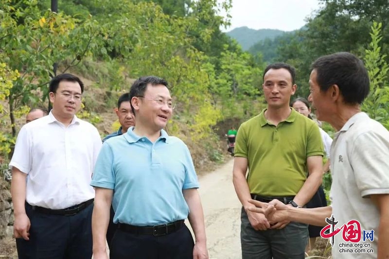 这两位县委书记与总书记，深深思念与关注