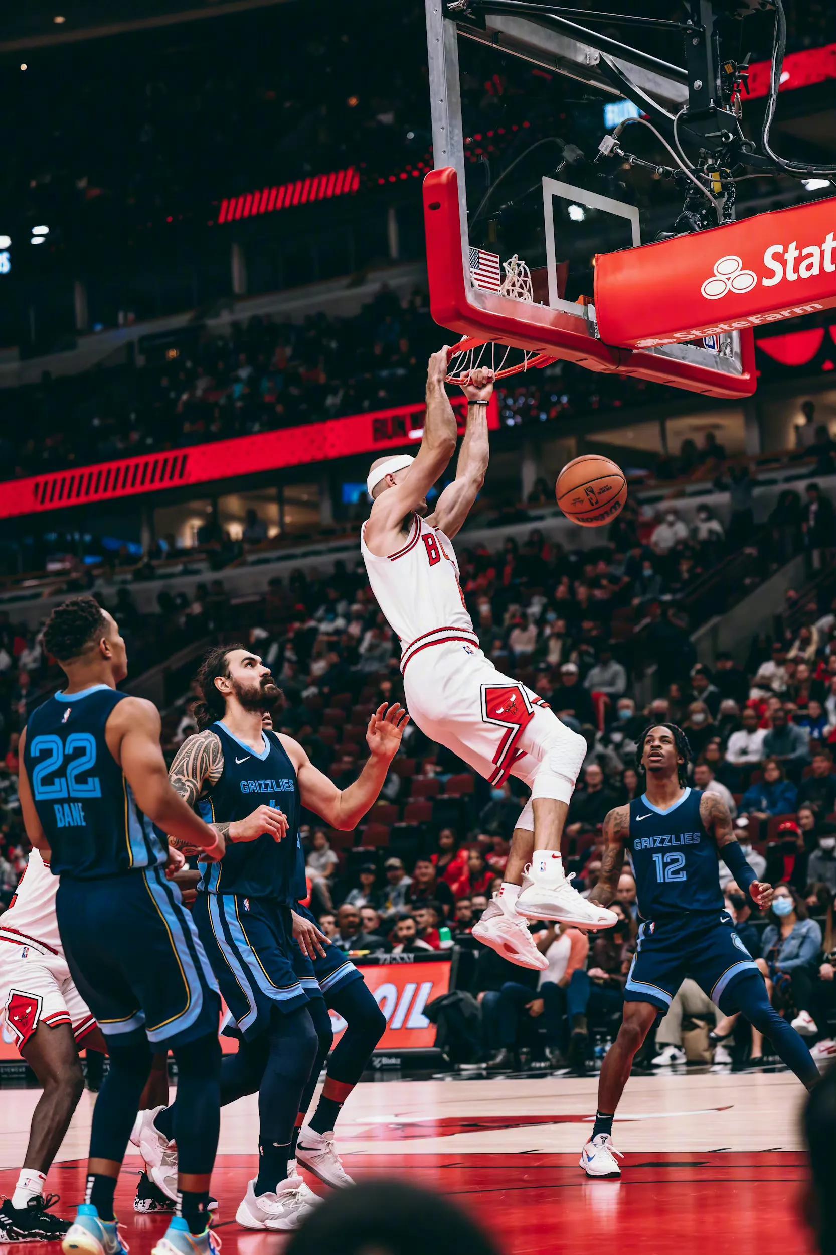 NBA季前赛公牛险胜森林狼，新一代智能篮球体验系统揭示背后的科技利器