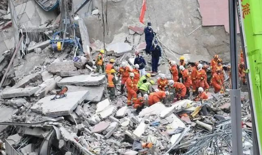 长沙自建房倒塌事故致54死，深刻反思与15人获刑的背后故事