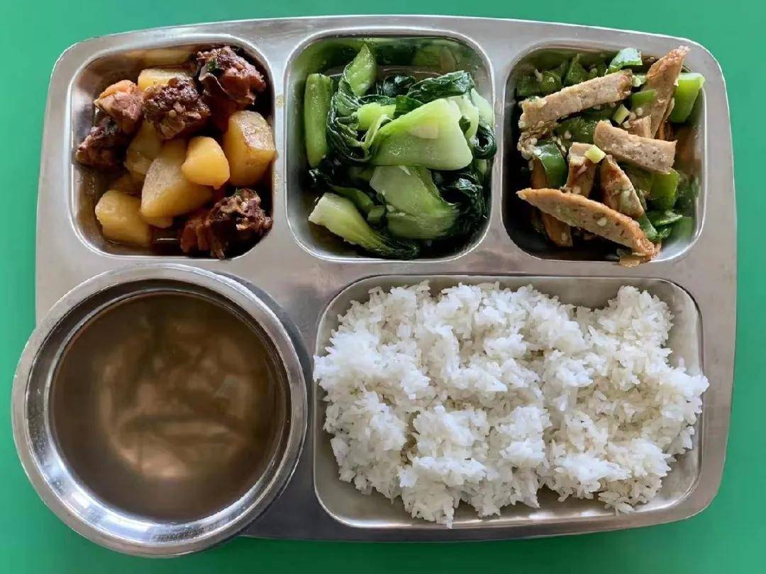 官方通报学校食堂臭肉事件，旅行寻找心灵净土之旅
