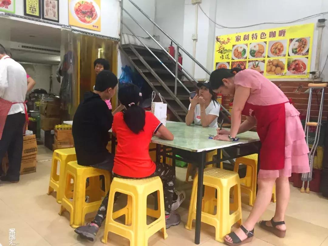 小伙旅游坠亡获赔70万？官方回应及小巷特色小店背后的故事