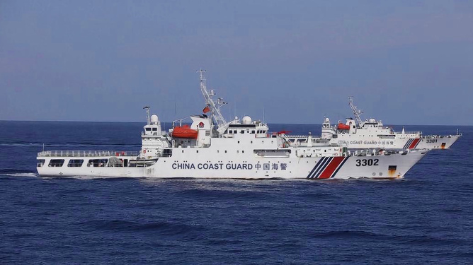 中国海警成功驱离日本非法进入钓鱼岛船只行动报道