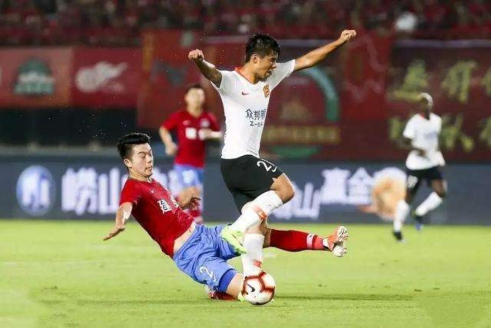 国脚李磊，家乡球迷热情支持，鼓舞人心！