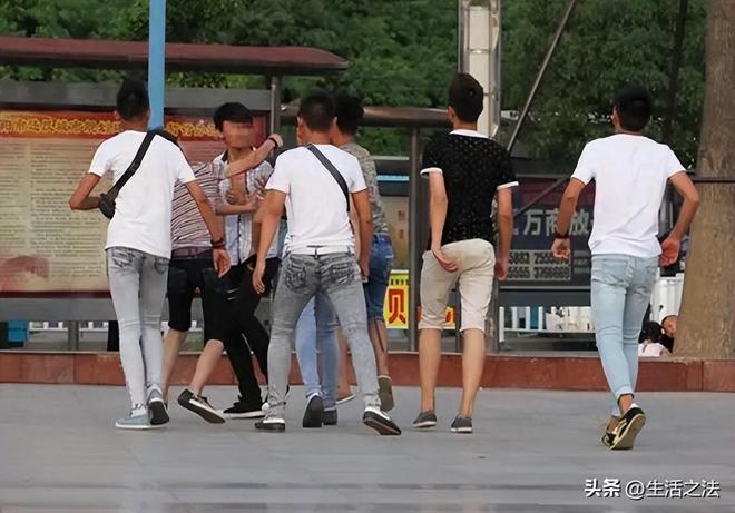 揭秘独特小店背后的故事，校方否认高三学生身亡与霸凌有关