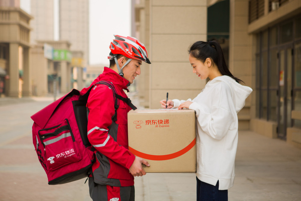 顺丰员工拆京东揽收点