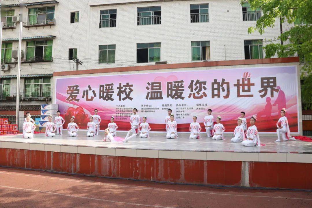 最新小八卦，友情趣事与家的温馨日常